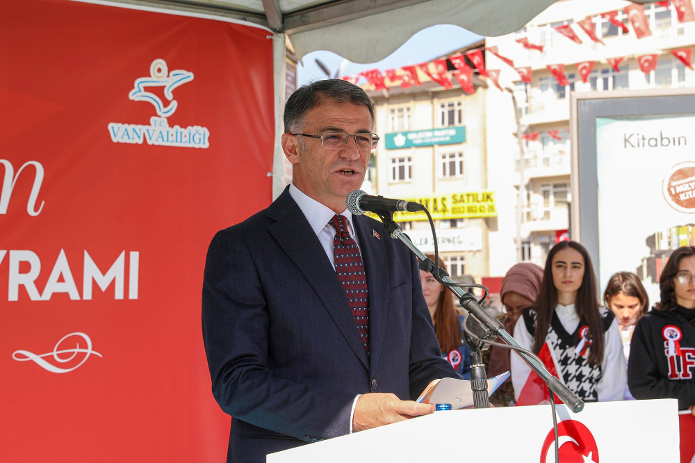 Cumhuriyetimizin kuruluşunun 99. Yıl dönümü Van'da yapılan törenlerle coşkuyla kutlandı - Kare 16