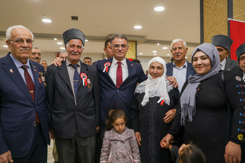 Van'da Cumhuriyet Bayramı Resepsiyonu - Kare 5