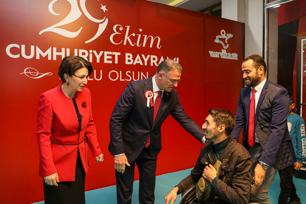 Van'da Cumhuriyet Bayramı Resepsiyonu - Kare 7