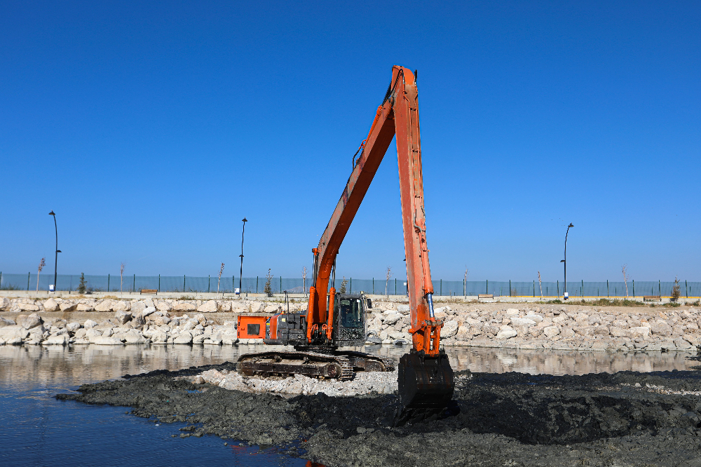 Van Gölü'ndeki dip çamuru temizleme çalışmaları aralıksız devam ediyor - Kare 1