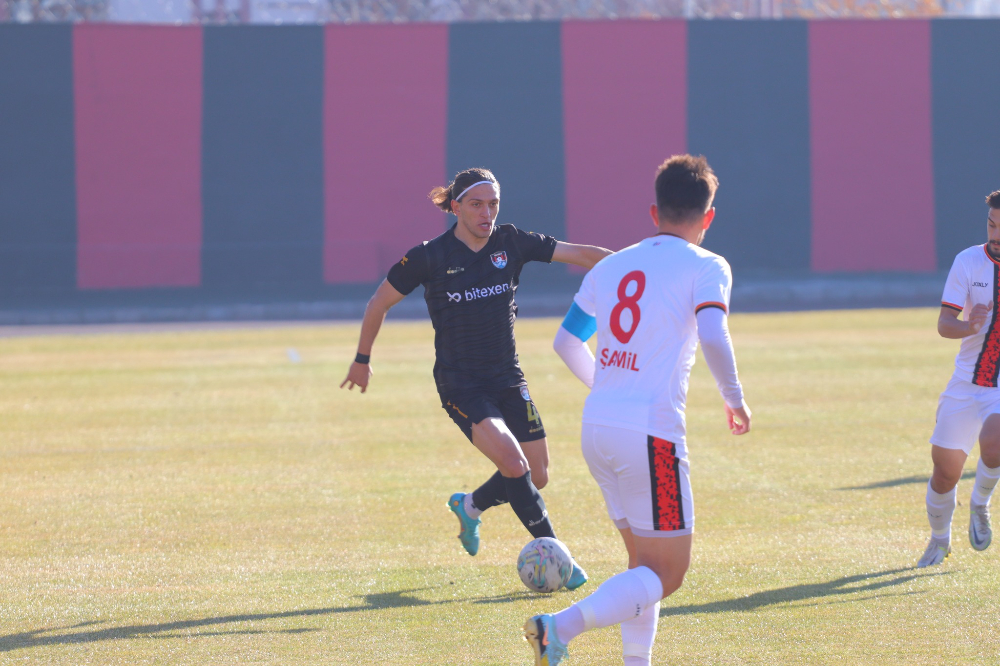 Bitexen Vanspor  Utaş Uşakspor'u kendi sahasında 3-1 mağlup etti - Kare 3