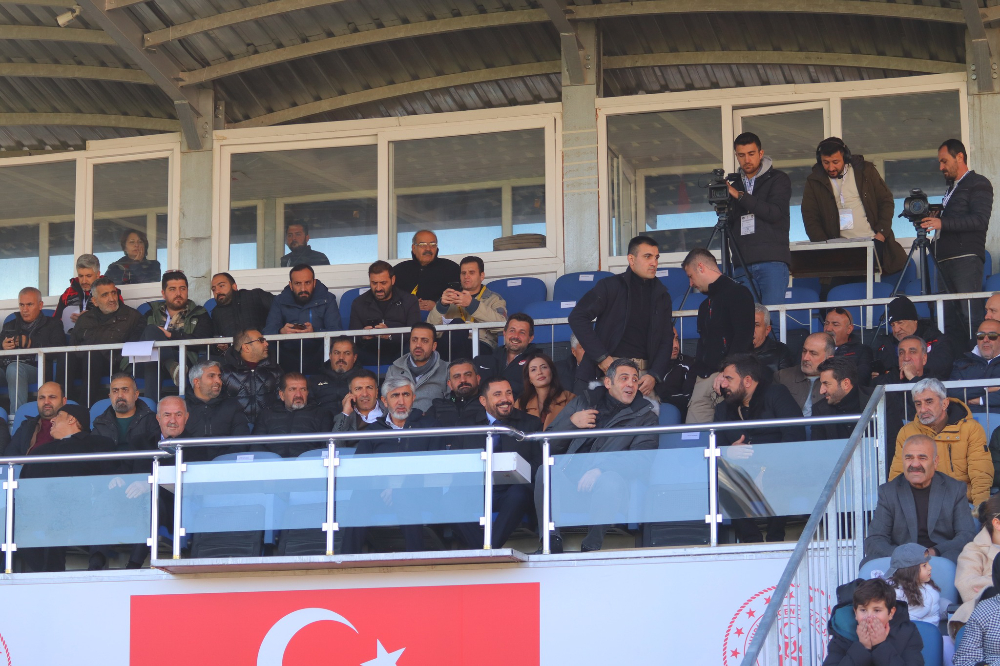 Bitexen Vanspor  Utaş Uşakspor'u kendi sahasında 3-1 mağlup etti - Kare 8