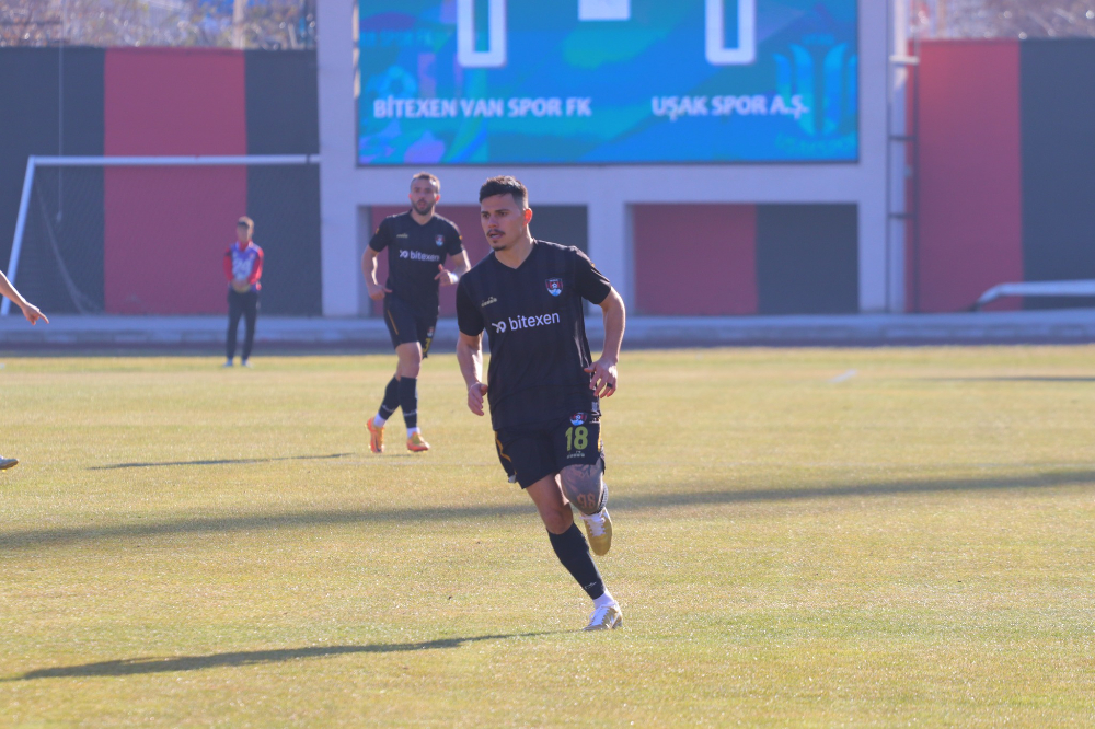 Bitexen Vanspor  Utaş Uşakspor'u kendi sahasında 3-1 mağlup etti - Kare 10