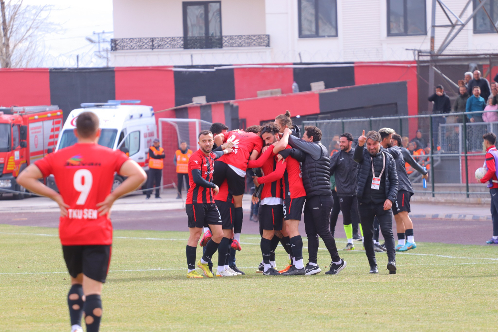 Vanspor Şampiyonluk Yolunda Kayıpsız Devam Ediyor! - Kare 4