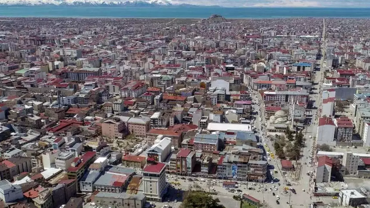 Van’da hangi partinin oyu arttı, hangisinin oyu düştü?