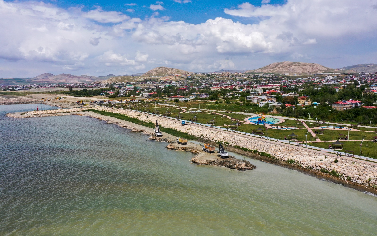 Van'da dip çamuru çıkarma çalışmaları - Kare 3