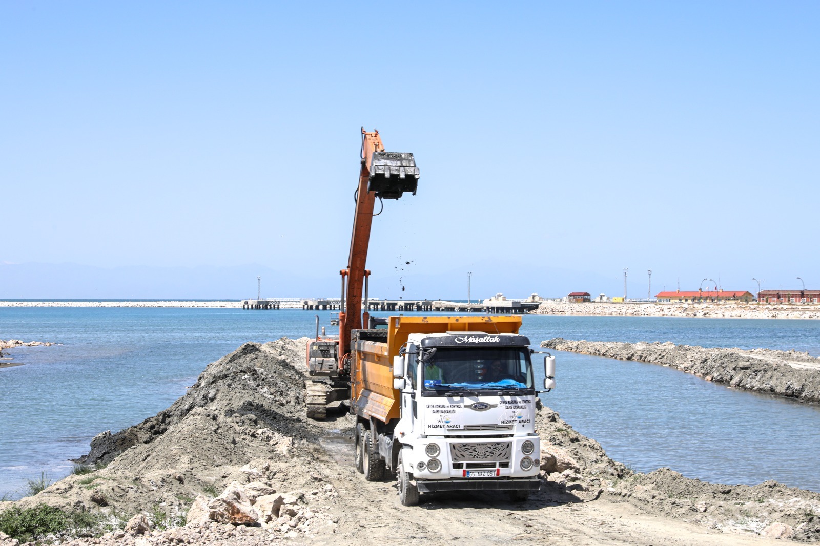 Van'da dip çamuru çıkarma çalışmaları - Kare 7