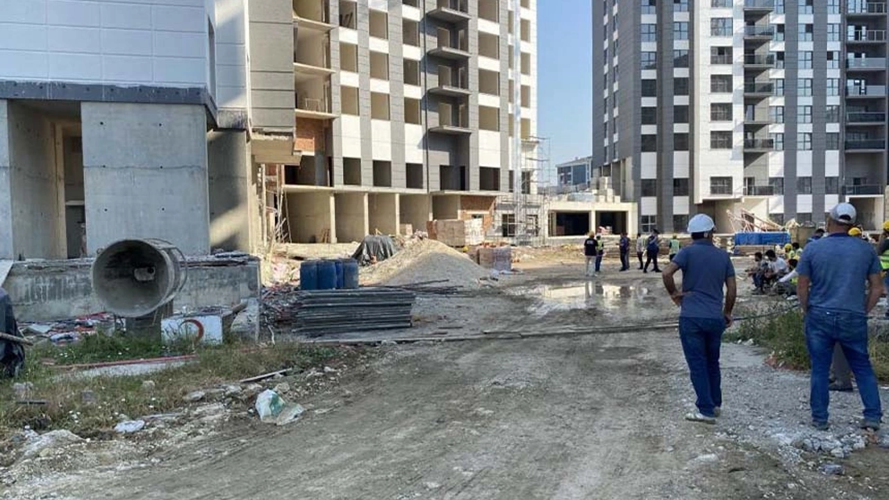 Vanlı işçi inşaattan düşerek hayatını kaybetti