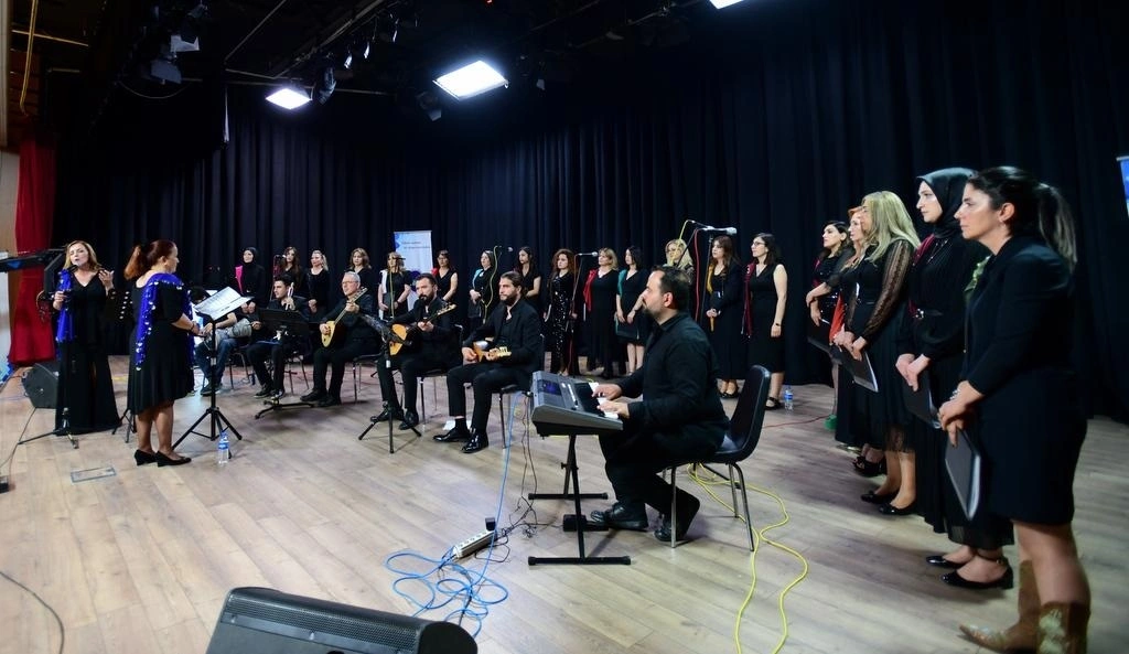 Van YYÜ'de Yürekleri Isıtan Konser