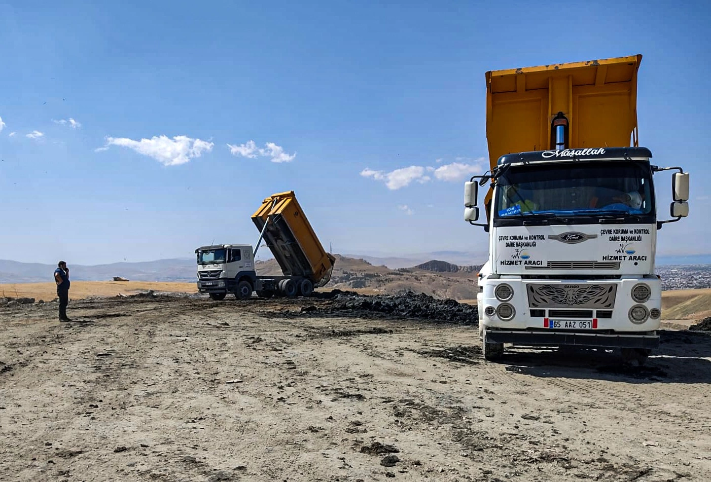 Van’da 950 ton yanmış saman taşındı