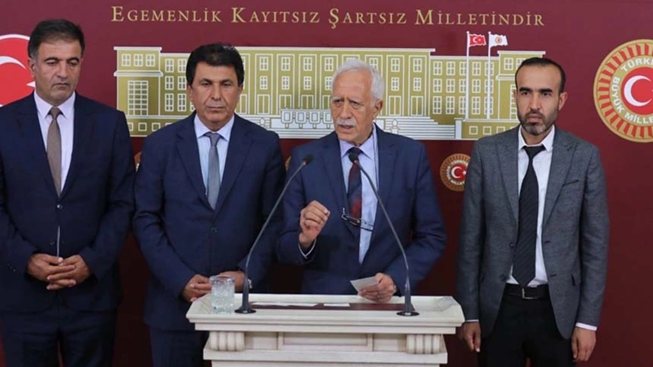 Van'a 12 Uçak Seferi Trabzona 45!