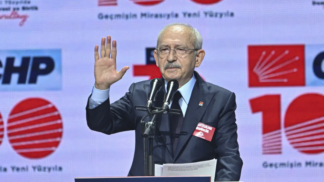 Kılıçdaroğlu'ndan Özgür Özel'e sitem!  "Keşke burada anlattıklarını yüzüme söyleseydin"