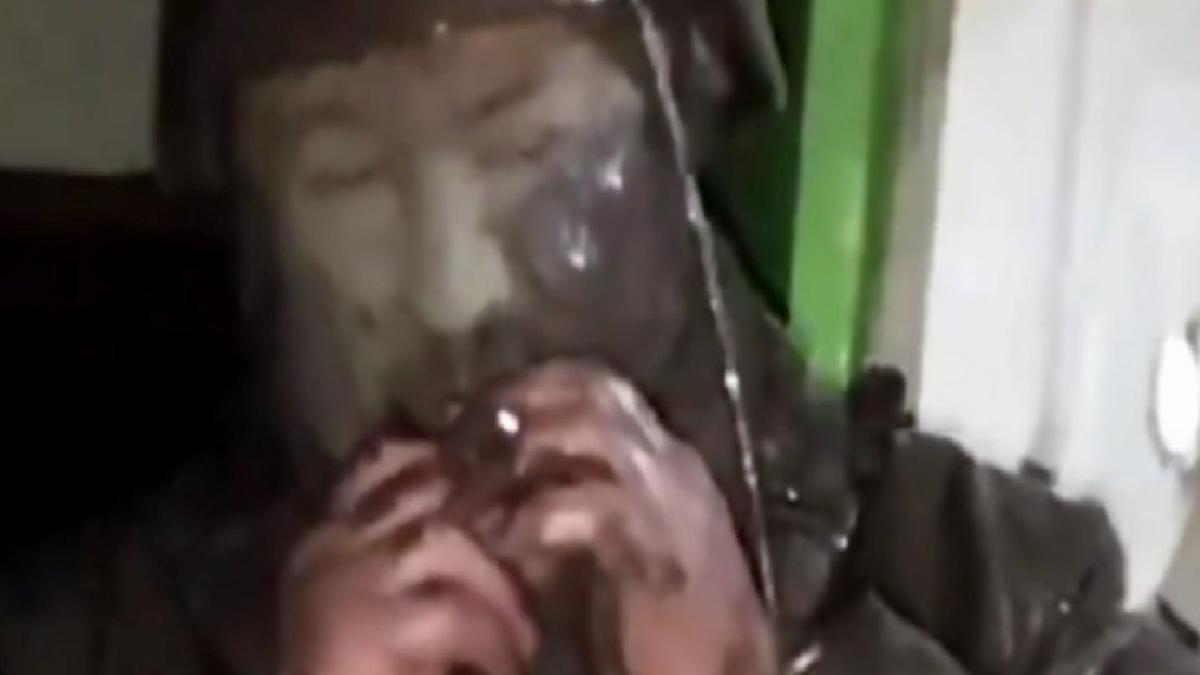 Cepheden dönen Ukrayna askeri çamurla kaplandı