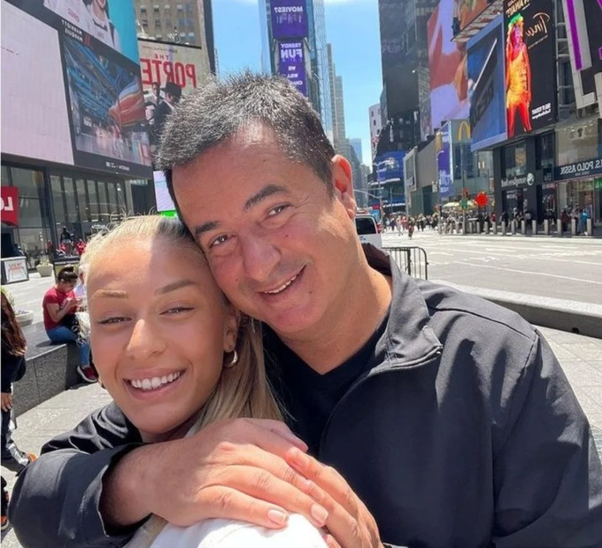 Acun Ilıcalı, genç aşkı Ayça Çağla Altunkaya ile yeni fotoğraf paylaştı