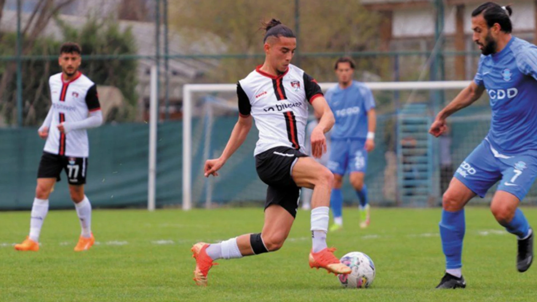 Vanspor eski futbolcusu Emre Oymak'ı kadrosuna kattı