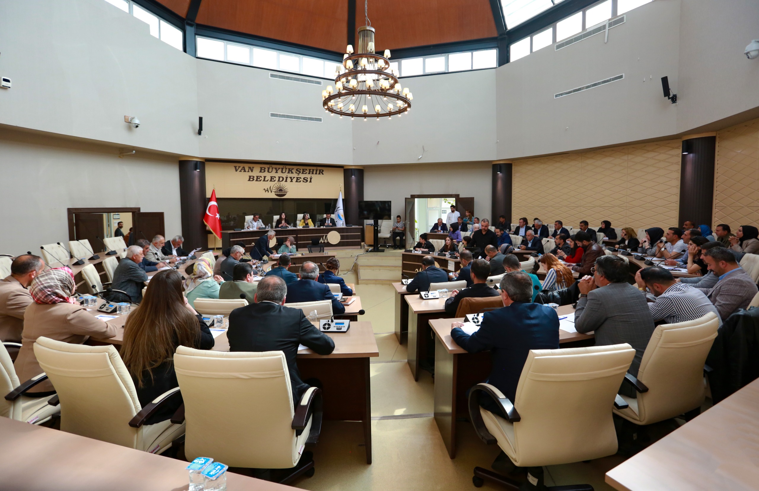 Van Büyükşehir Belediyesi elektrik borcu için 136 milyon TL kredi çekecek - Kare 1