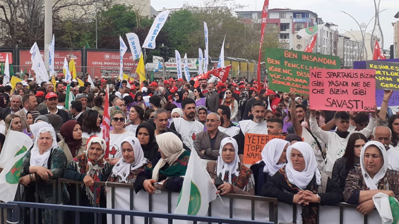 Van’da 1 Mayıs İşçi ve Emekçi Bayramı kutlandı