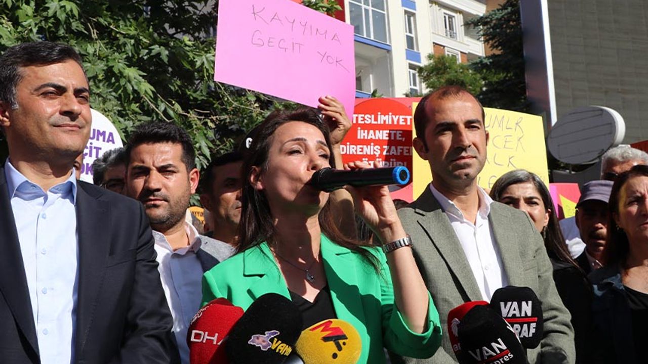 Van’da kayyum protestosu devam etti