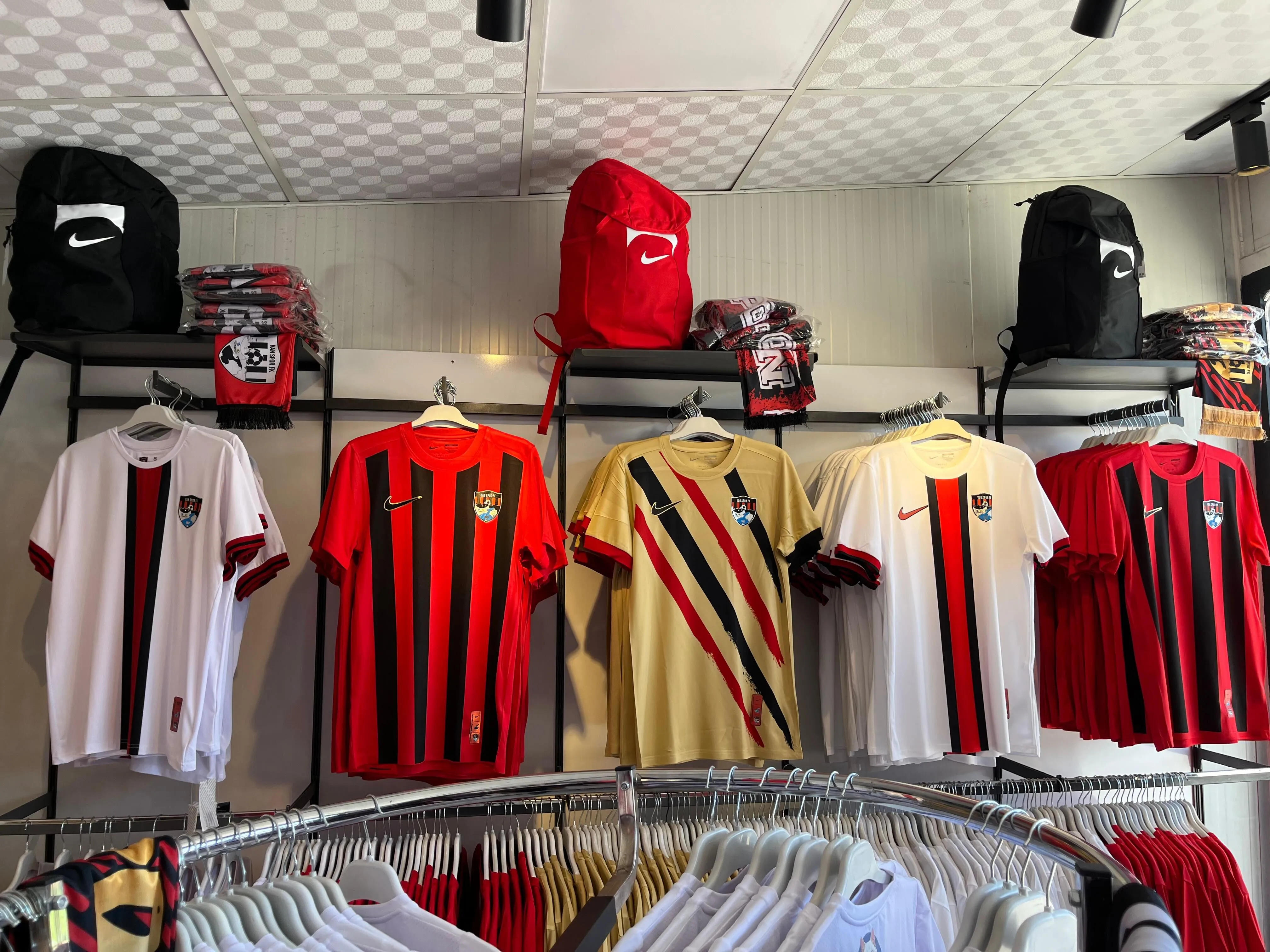 Van Spor FK'nin yeni sezon ürünlerinin fiyatları belli oldu