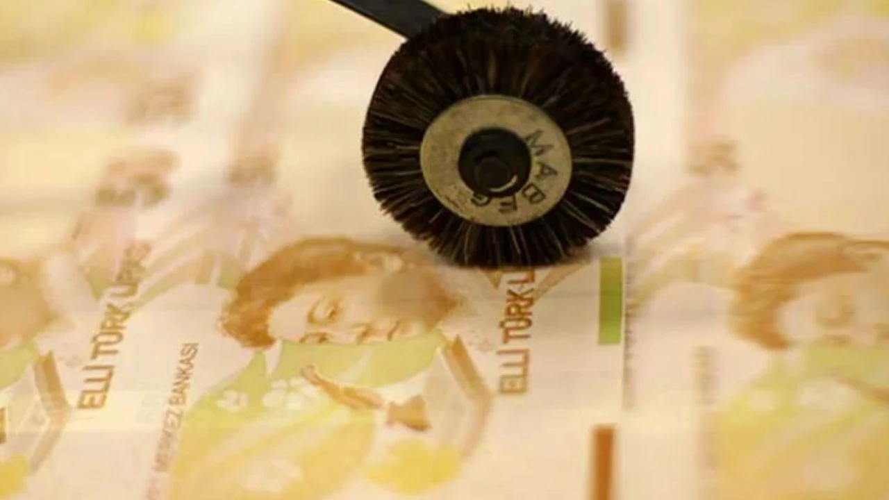 Yeni basım 50 ve 5 liralık banknot üzerindeki imzalar yenilendi