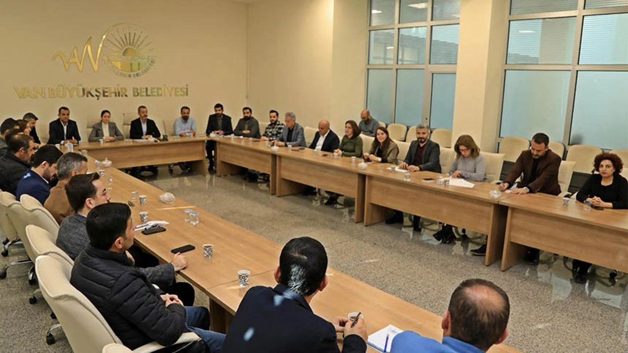 Van Büyükşehir’den karla mücadele toplantısı