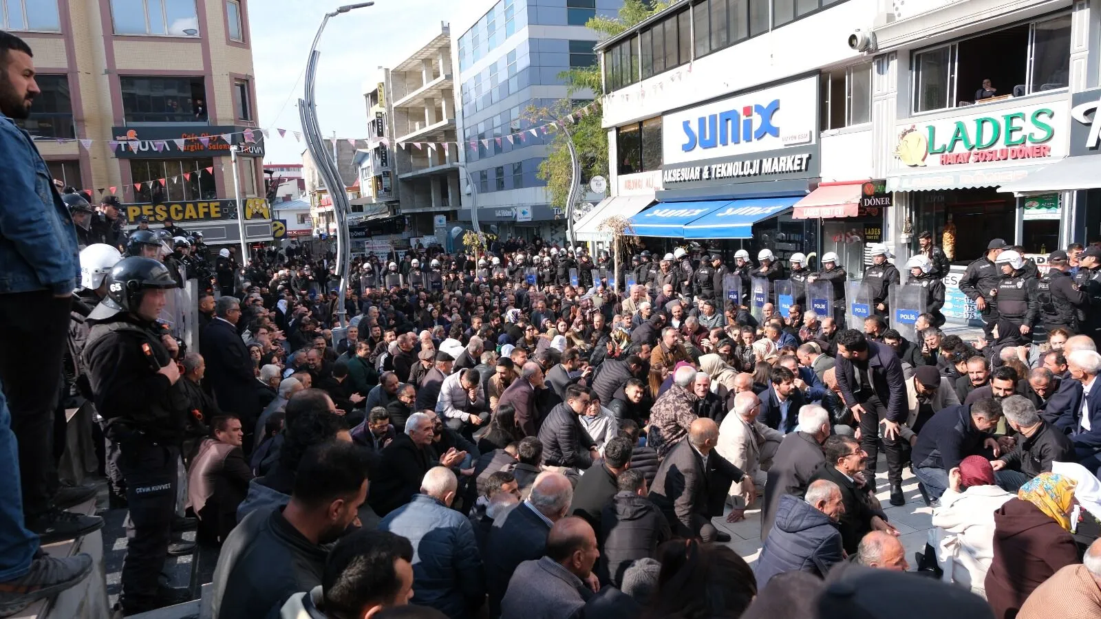 Van’da kayyum protestosu