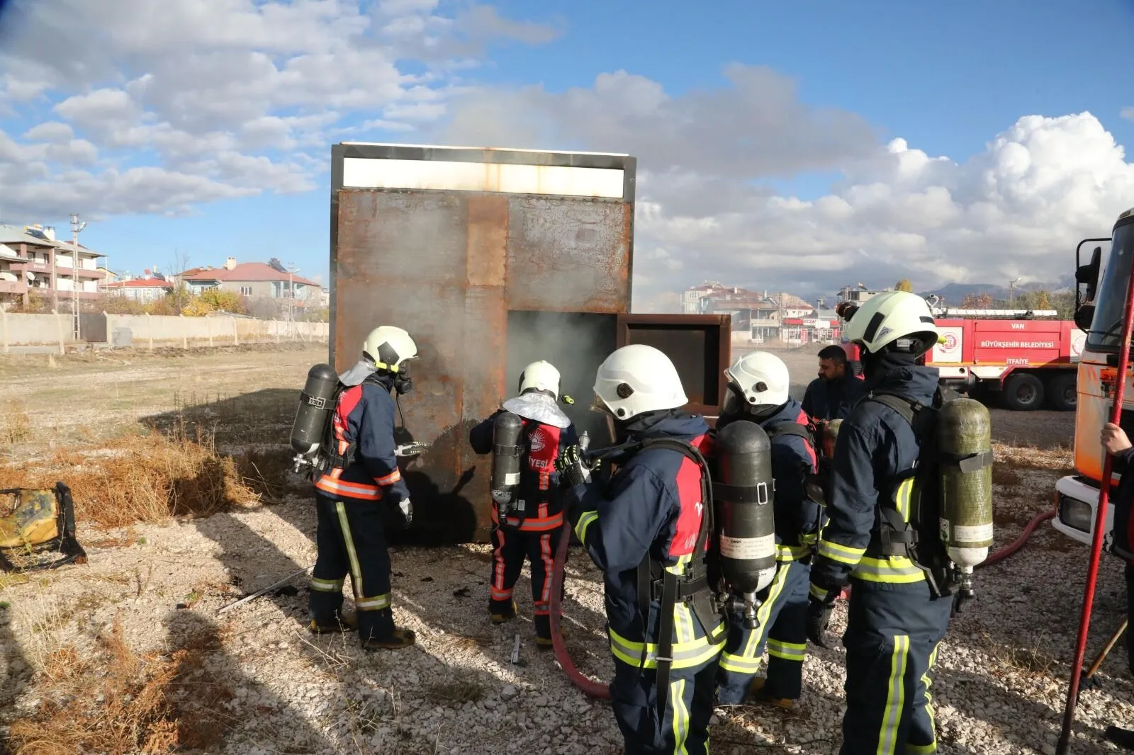 Van İtfaiyesinden eğitim tatbikatı