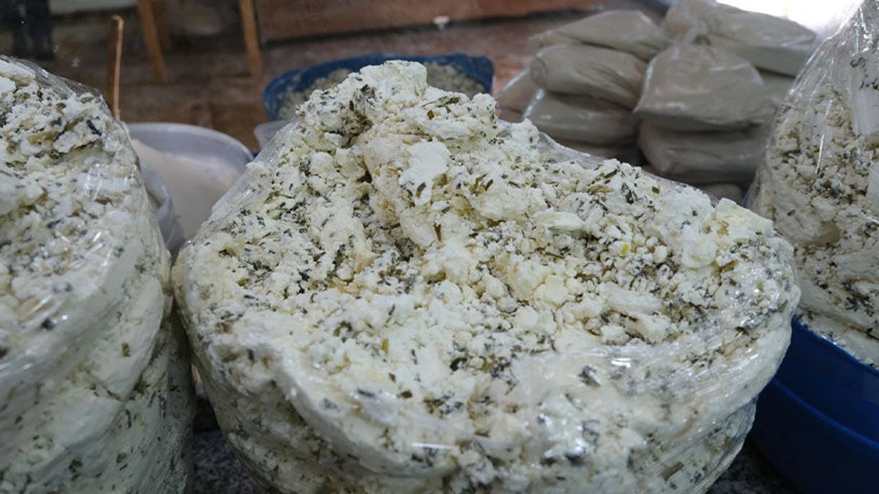 Van otlu peynirinin fiyatı artmaya devam ediyor!