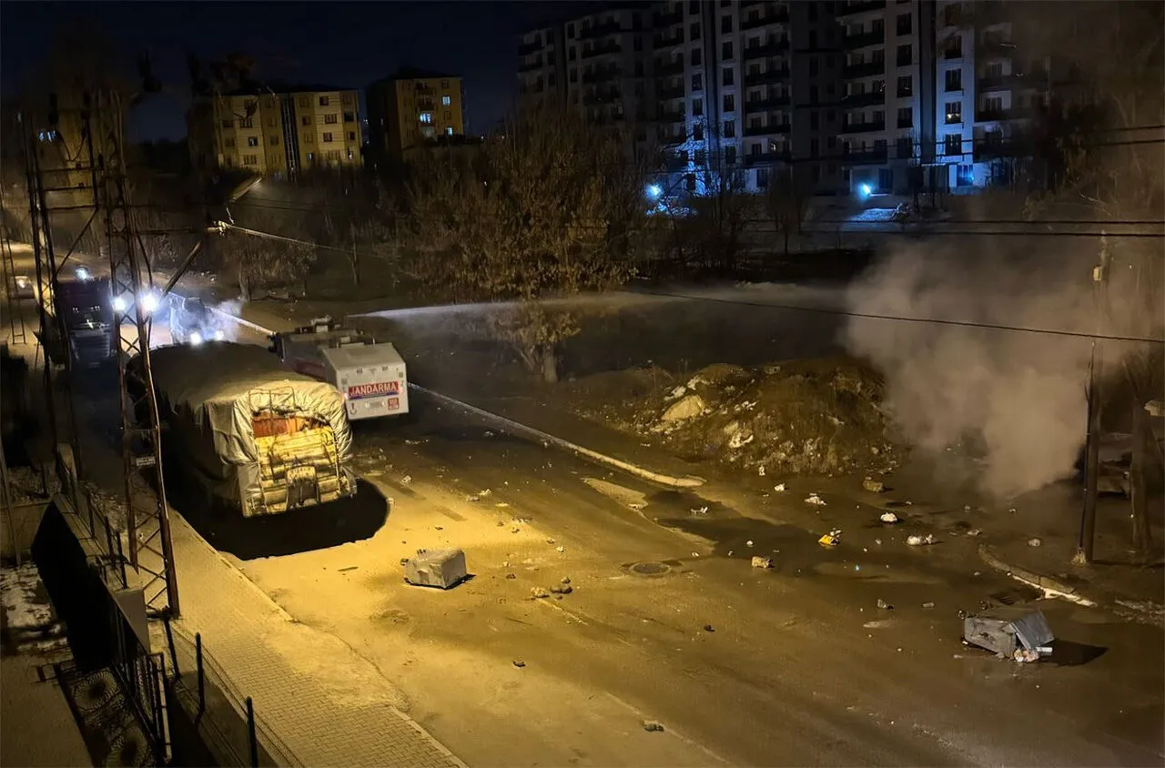Van'da akşam saatlerinde olaylar devam etti!