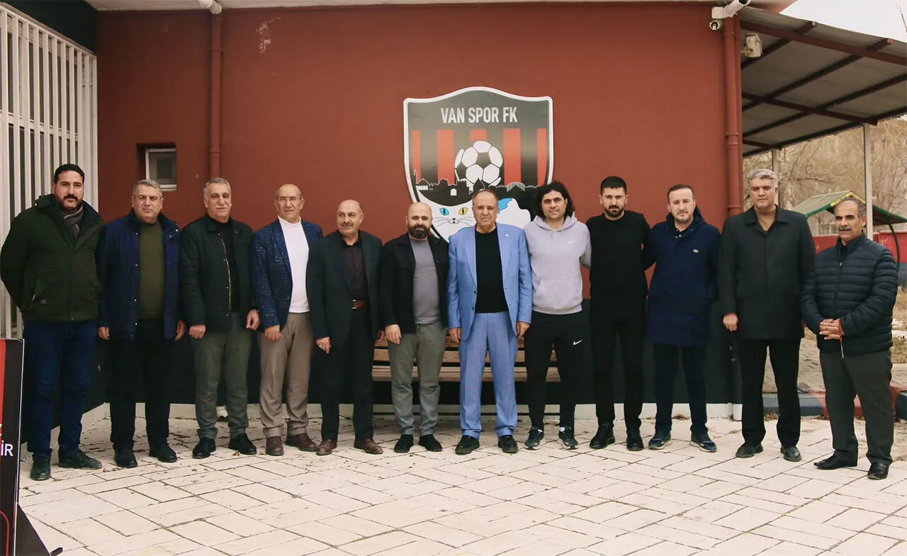 VATSO Derneği Başkanı Zahir Kandaşoğlu'ndan Vanspor'a ziyaret