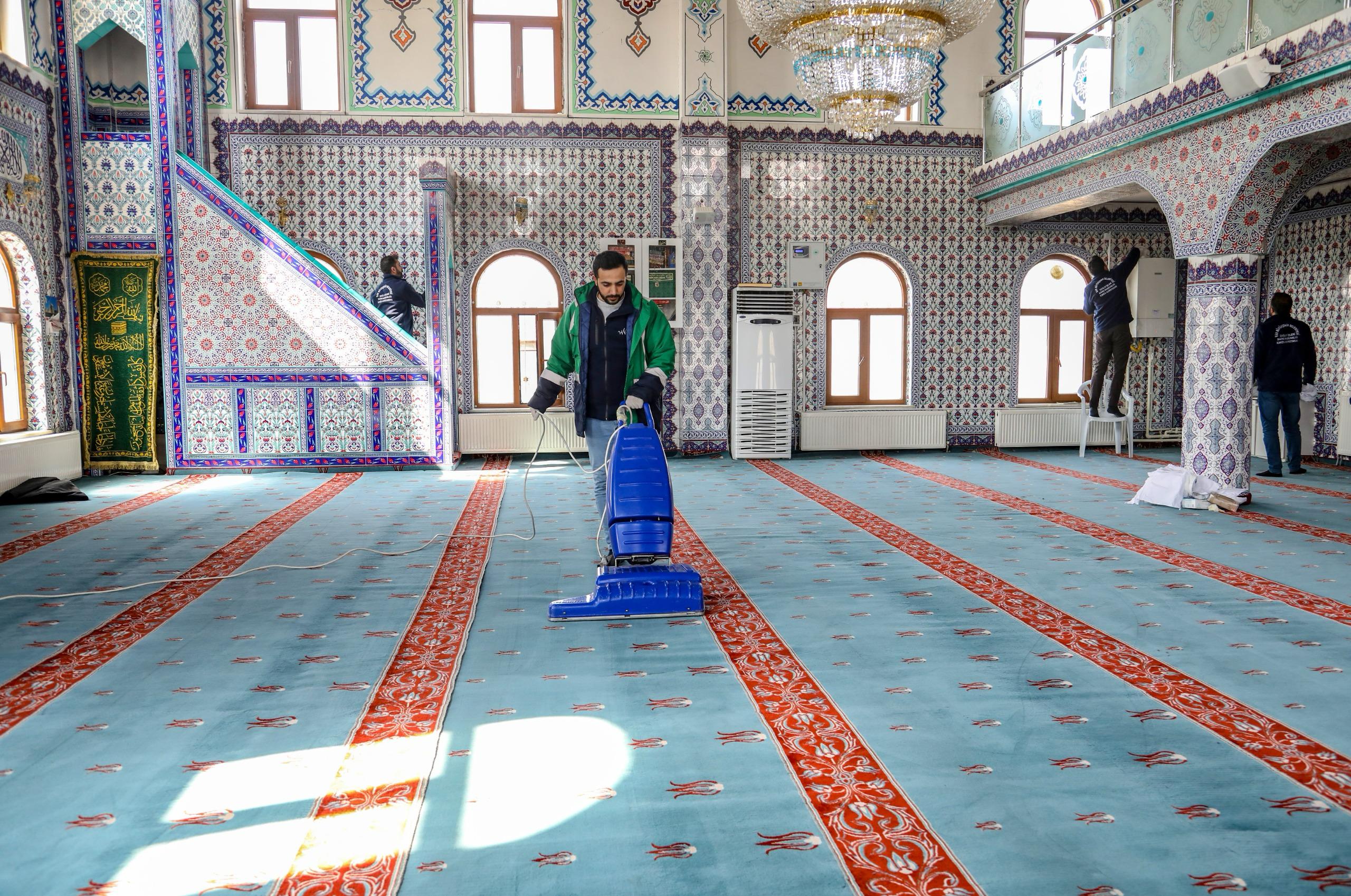 Van'da Camilerde Ramazan temizliği