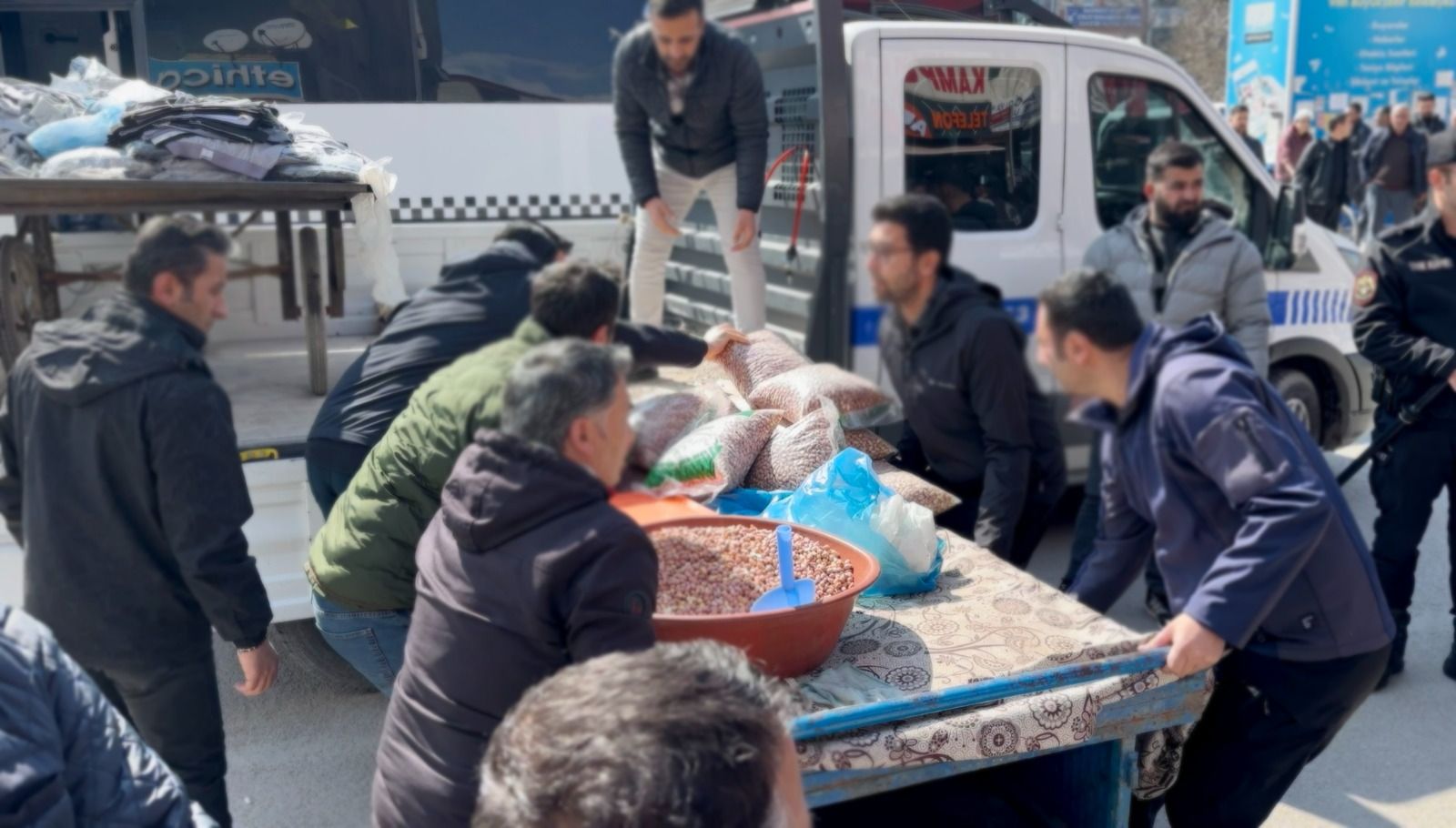 Van Büyükşehir Zabıtasından Seyyar Satıcılara Denetim! - Kare 8