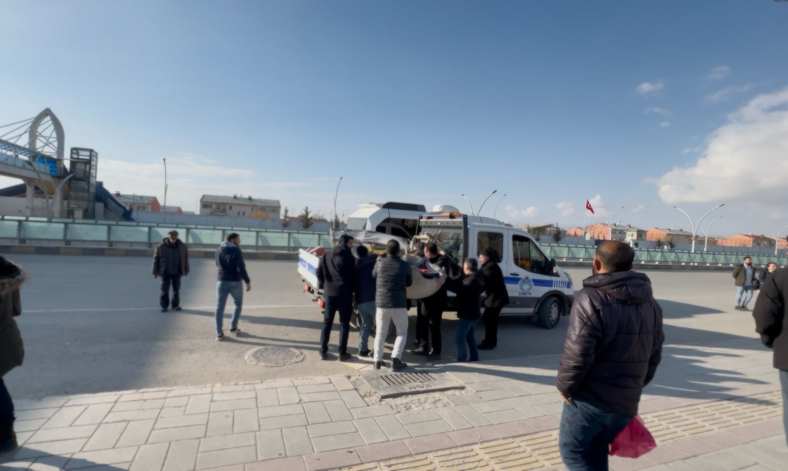 Van Büyükşehir Zabıtasından Seyyar Satıcılara Denetim! - Kare 4