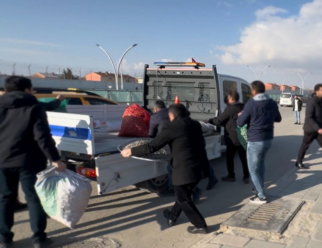Van Büyükşehir Zabıtasından Seyyar Satıcılara Denetim! - Kare 1