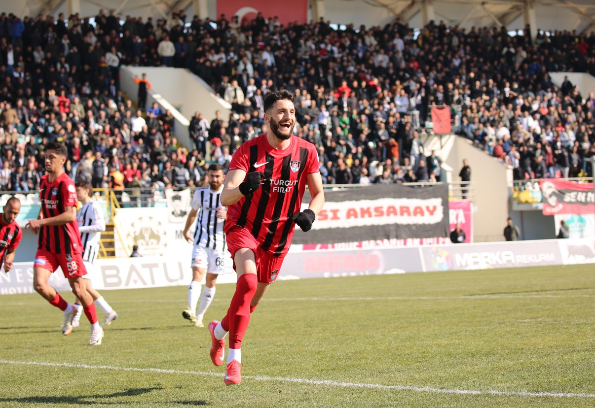 Vansporlu Okan Eken Gol Krallığında Zirveyi Zorluyor!