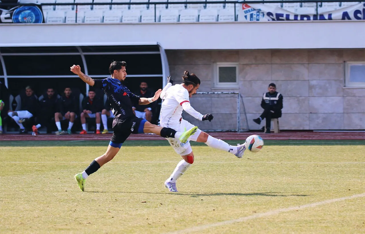 Van Spor FK, Deplasmanda Merkür Jet Erbaaspor’u 4-1’le Geçti