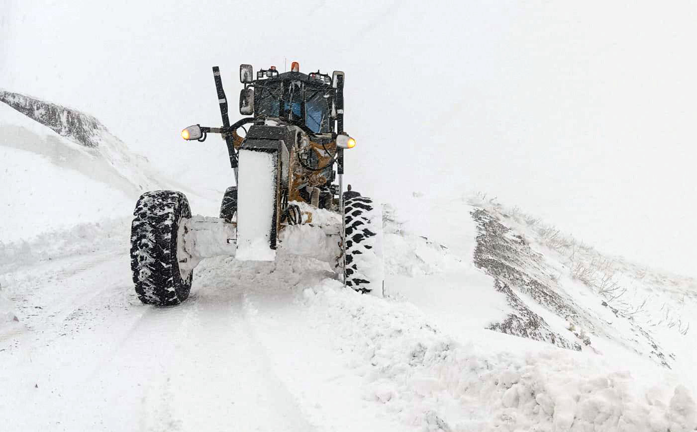Van'da Kırsalda Kar Engeline Karşı Yoğun Çalışma