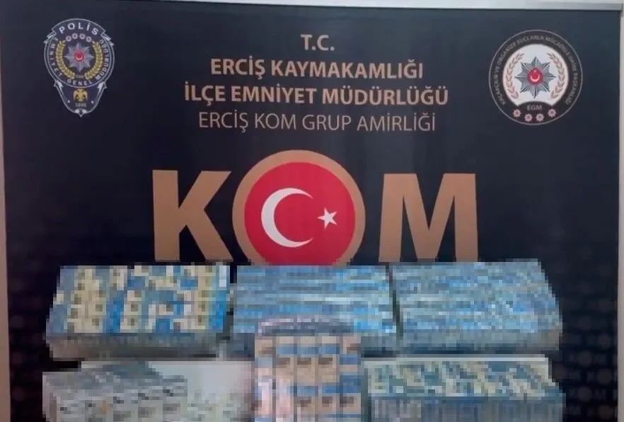 Van’da Kaçakçılık Operasyonu: Minibüste Binlerce Paket Sigara Ele Geçirildi
