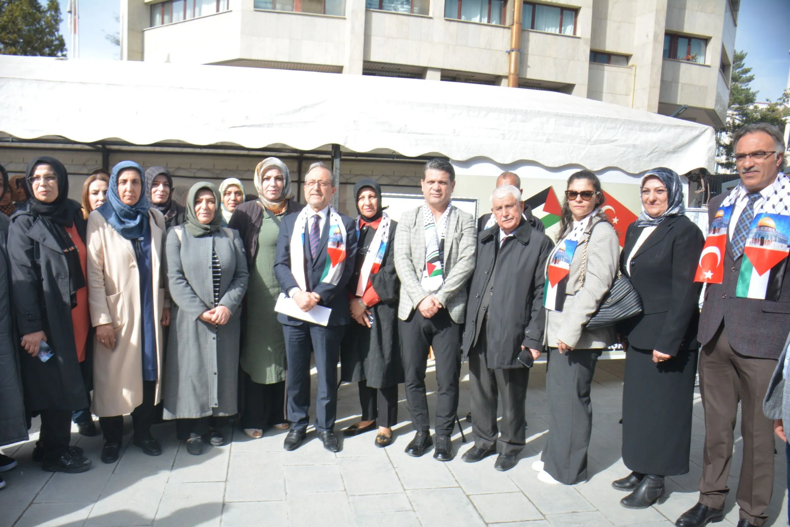 Gazze’ye Umut Eli: AK Parti’den Van’da Destek Kampanyası