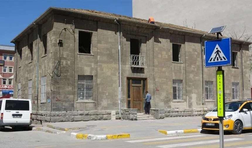 Van’ın Tarihi Tekel Binası Savat Evi ve Müze’ye Dönüşüyor