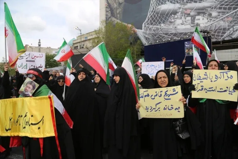 ABD ile İran Hürmüz Boğazı Şartıyla 2 Haftalık Ateşkeste Anlaştı Görseli