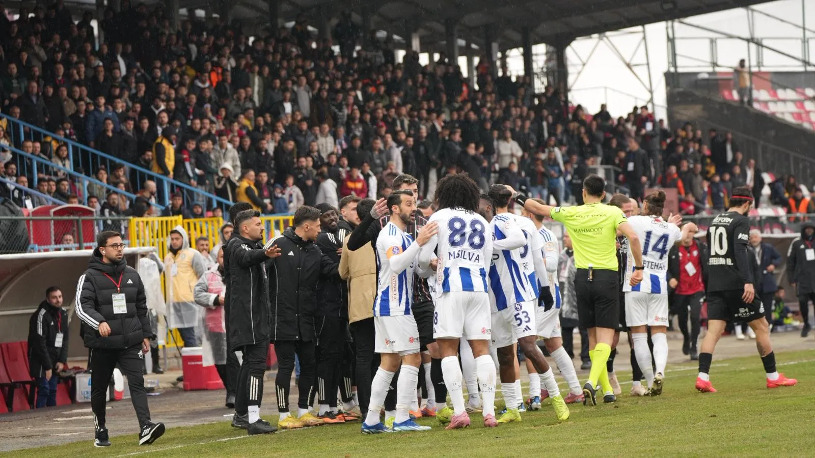 Vanspor Sarıyerspor Maç Fotoğrafları - Kare 9